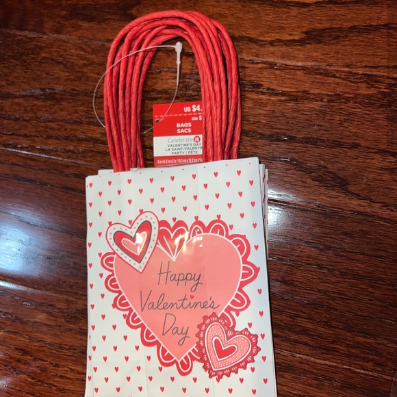 NWT/ new in box Assorted Valentine’s Day crafts/decor from Michael’s - Picture 9 of 12